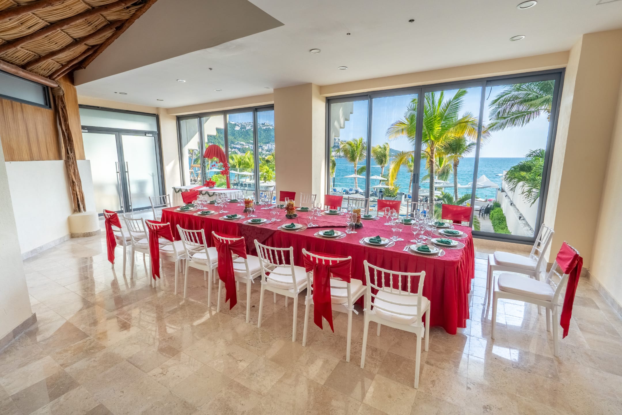 Salón Mar Terraza montado para un evento de grupo